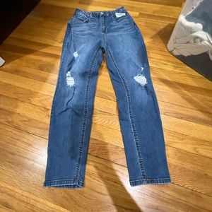 Size 7 skinny blue jeans.
